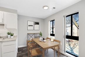 Gaithersburg apartment for rent - Model dining room