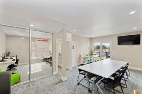 Garland apartment for rent - Business Center