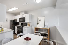 Dale City apartment for rent - Model dining room
