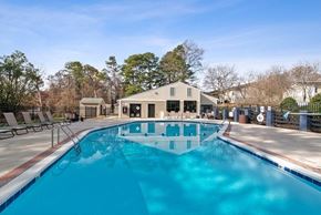 Raleigh apartment for rent - Swimming pool and pool deck
