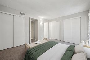 Mesa apartment for rent - Model Bedroom with Carpet and Window View at Country Club Verandas Apartments located in Mesa, AZ.