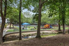 College Park apartment for rent - Playground and picnic area