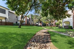 Dallas apartment for rent - Community walking path