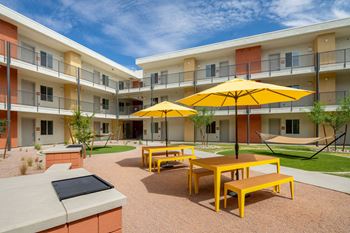 Outdoor dining & bbq area