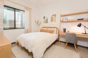 Scottsdale apartment for rent - Model bedroom with large window for natural lighting