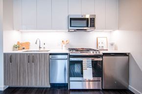 Portland apartment for rent - Sleek dual-toned cabinetry with stainless steel appliances