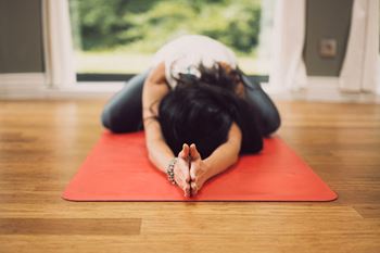 Yoga room with echelon mirror
