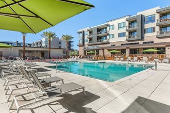 Fit pool & lounge pool