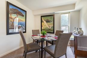 Annapolis apartment for rent - Warm Living And Dining Room at Annapolis Roads, Maryland , 21403