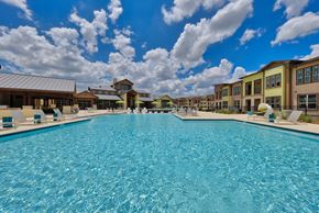 San Antonio apartment for rent - Estraya Pool at Estraya Westover Hills, Texas