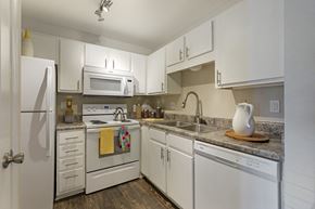 Southaven apartment for rent - Kitchen at North Creek, Southaven, MS