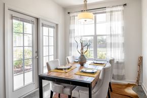 Lafayette apartment for rent - Dining at Robley Place, Lafayette, LA, 70503