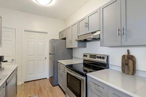 Williamsburg apartment for rent - Kitchen Appliances at Spotswood Commons, Williamsburg, VA 23188