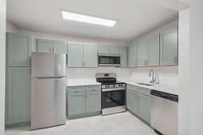 Atlantic Highlands apartment for rent - Kitchen with Cabinets at Atlantic Pointe Apartments, Atlantic Highlands, 07716