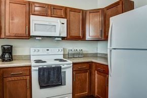Circleville apartment for rent - a kitchen with a stove microwave and refrigerator