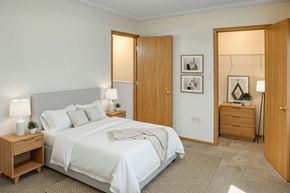 London apartment for rent - A bedroom with a large bed, nightstands, and a dresser.