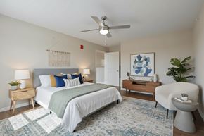 Columbus apartment for rent - A bedroom with a bed, chair, and a rug.