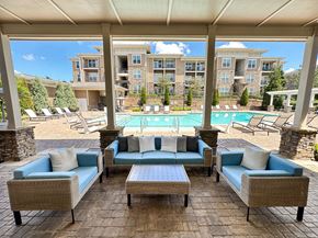 Rogers apartment for rent - Resort-style Swimming Pool and Deck