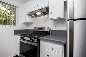 Los Angeles apartment for rent - kitchen with stove and refrigerator