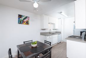 Long Beach apartment for rent - Furnished dining room