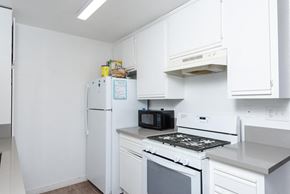 Long Beach apartment for rent - Fully equipped kitchen