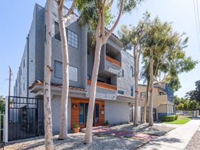 Long Beach apartment for rent - Front of building