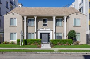 Los Angeles apartment for rent - a large house with a sidewalk in front of it