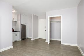 Los Angeles apartment for rent - a kitchen and living room in a 555 waverly unit