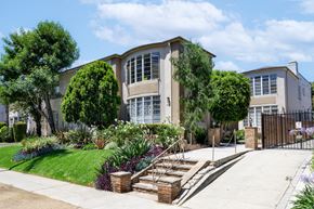 Los Angeles apartment for rent - a house with stairs and a sidewalk in front of it