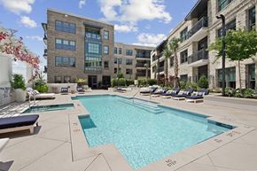 Charleston apartment for rent - Society Pool, Sundeck, & Spa