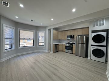 Chicago apartment for rent - A spacious kitchen with a washer and dryer built in.
