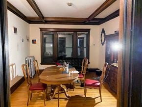 Chicago apartment for rent - A dining room with a wooden table and chairs.