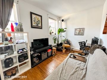 Chicago apartment for rent - A living room with a grey couch and a black television.