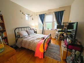 Chicago apartment for rent - A bedroom with a bed, desk, and chair.