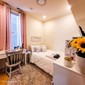 Chicago apartment for rent - A bedroom with a bed, desk, and chair.