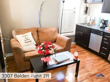 Chicago apartment for rent - a living room with a couch and a coffee table