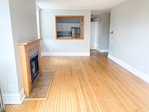 Chicago apartment for rent - A room with a fireplace and a mirror on the wall.