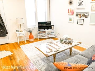Chicago apartment for rent - a living room with a couch and a coffee table