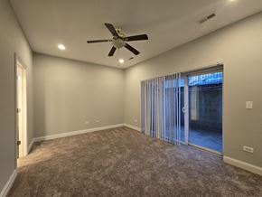 Chicago apartment for rent - A room with a ceiling fan and carpeted floor.