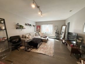 Chicago apartment for rent - A living room with a black chair and a black sofa.
