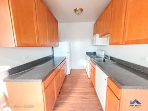 Evanston apartment for rent - hardwood floors studio kitchen evanston northwestern university