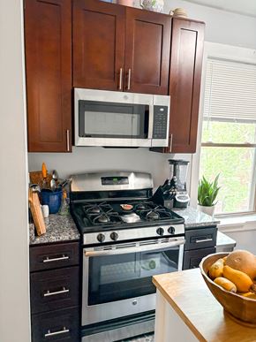 Chicago apartment for rent - A kitchen with a stove, oven, and microwave.