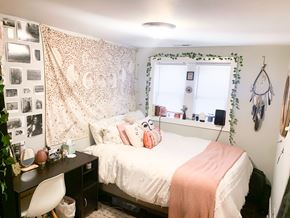 Chicago apartment for rent - A bedroom with a bed, desk, and chair.