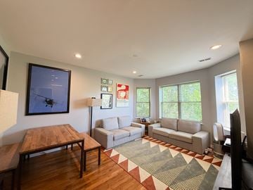 Chicago apartment for rent - A living room with a wooden table and a couch.