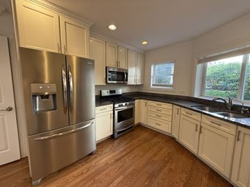 Winnetka townhouse for rent - A kitchen with a stainless steel refrigerator and wooden floors.