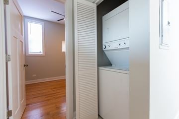 Chicago apartment for rent - A white oven is in a kitchen with a wooden floor.