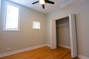 Chicago apartment for rent - A room with a ceiling fan and a closet.