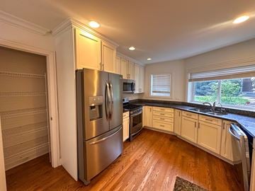 Winnetka townhouse for rent - A kitchen with a stainless steel refrigerator and wooden floors.