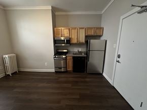 Chicago apartment for rent - A kitchen with a refrigerator, oven, and microwave.