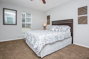 Baton Rouge apartment for rent - a bedroom with two beds and two windows